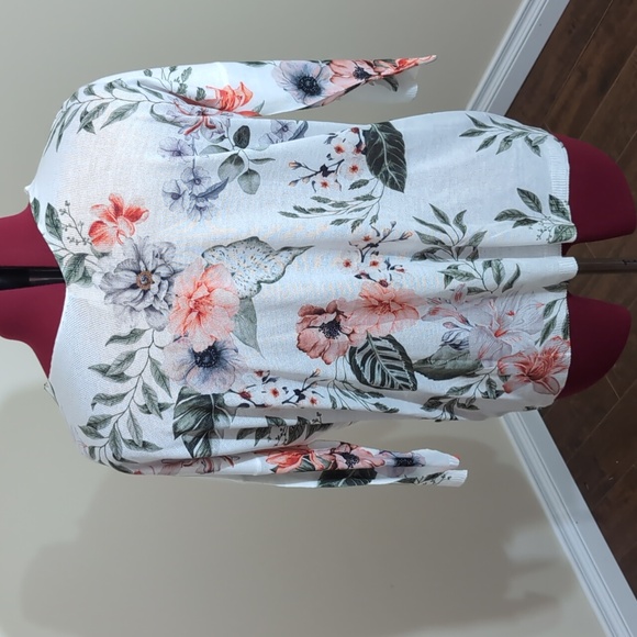 Skovhuus White V-Neck Sweater With Multicolored Floral Design - Picture 3 of 9